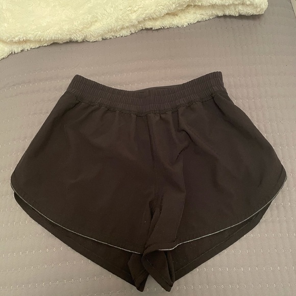 High waisted Lululemon surefire short size 6 - Picture 3 of 3